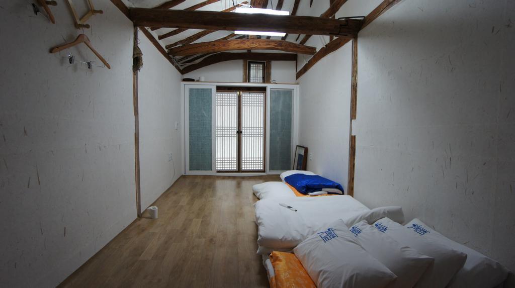 1928 Suimmaru Hanok Guesthouse Чонджу Номер фото